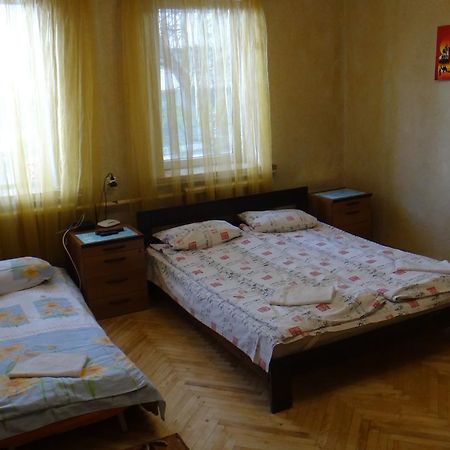 Apartment Near The Central Railway Station Киев Экстерьер фото